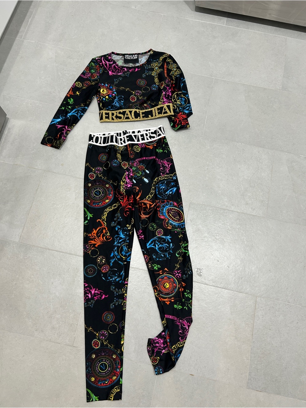 Versace Jeans Couture Black Baroque Print Jersey Leggings and top size 6 medium - Picture 15 of 16